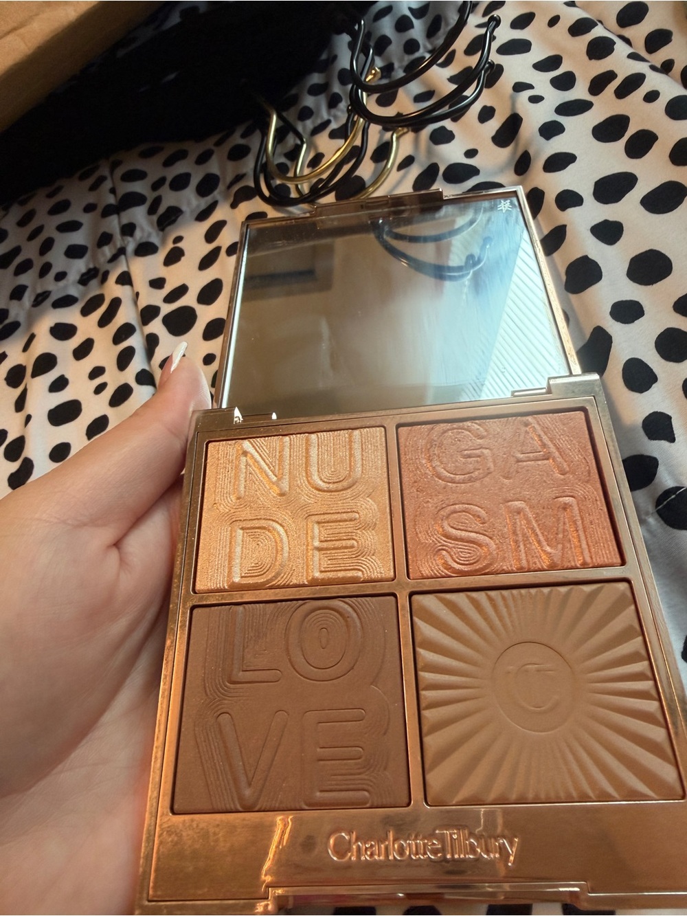 Charlotte Tilbury nudegasm face palette.
